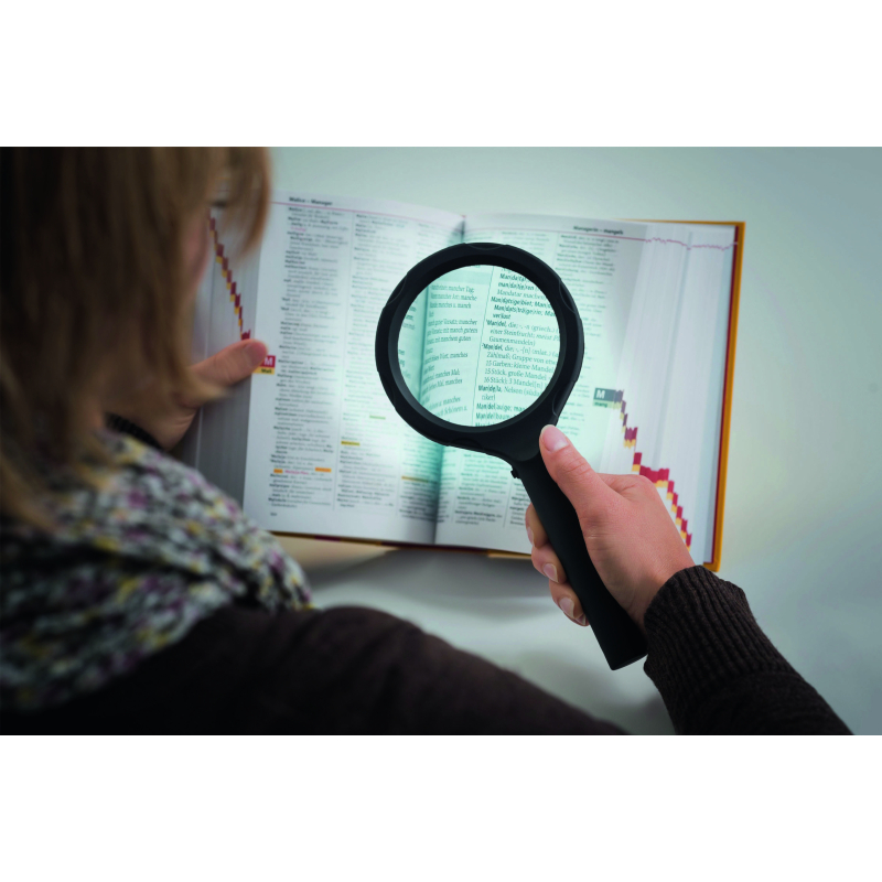 Loupe universelle éclairante